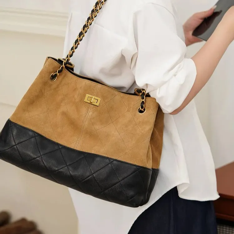 Quilted Bucket Shoulder Bag with Chain Strap for Workdays