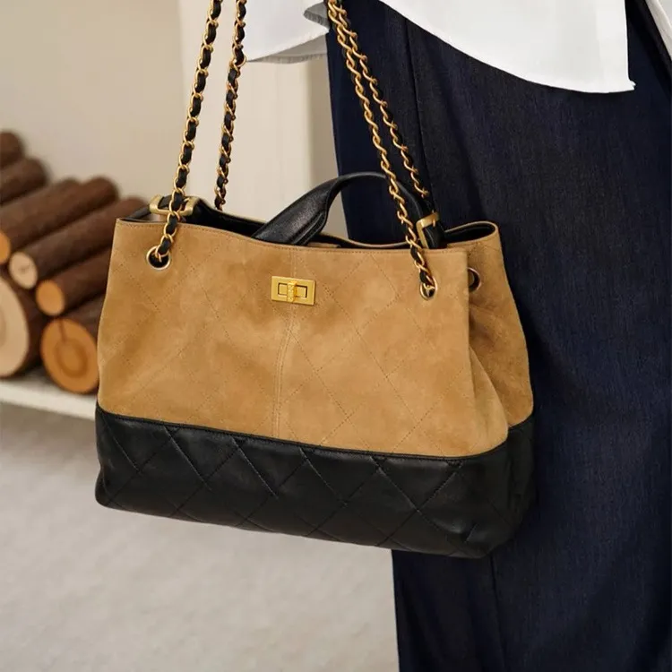 Quilted Bucket Shoulder Bag with Chain Strap for Workdays